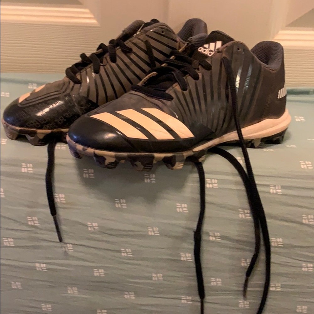 Baseball cleats